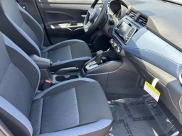 Nissan Versa SV CVT 2025