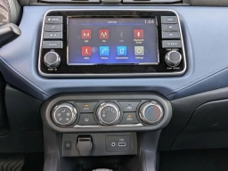 Nissan Versa SV CVT 2025