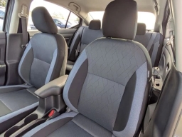 Nissan Versa SV CVT 2025