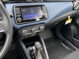 Nissan Versa SV CVT 2025