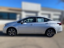 Nissan Versa SV CVT 2025