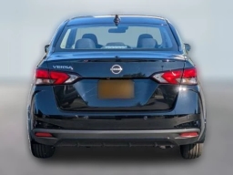 Nissan Versa SV CVT 2025
