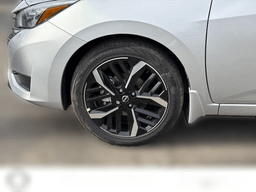 Nissan Versa SR CVT 2025