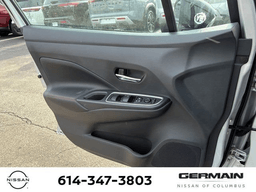 Nissan Versa SR CVT 2025