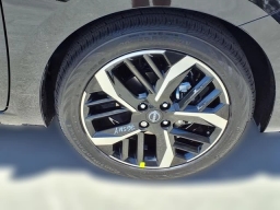 Nissan Versa SR CVT 2025