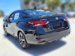 Nissan Versa SR CVT 2025