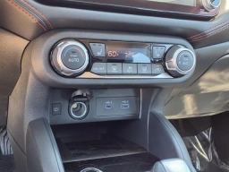 Nissan Versa SR CVT 2025