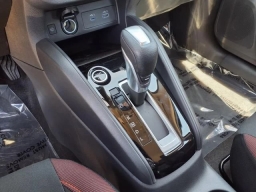 Nissan Versa SR CVT 2025