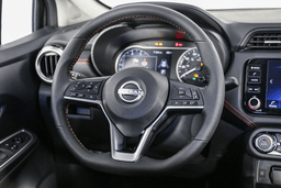 Nissan Versa SR CVT 2025