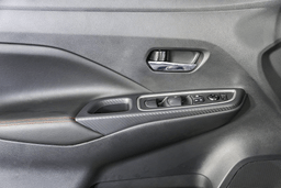 Nissan Versa SR CVT 2025