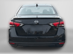 Nissan Versa SR CVT 2025