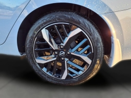 Nissan Versa SR CVT 2025