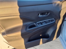 Nissan Versa SR CVT 2025