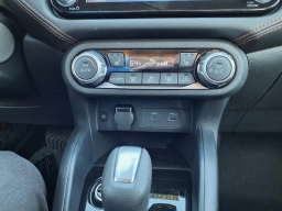 Nissan Versa SR CVT 2025