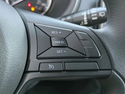 Nissan Kicks Play S FWD 2025