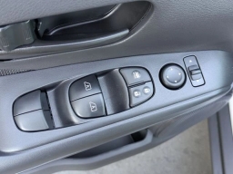 Nissan Kicks Play S FWD 2025