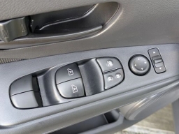 Nissan Kicks Play S FWD 2025