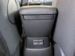 Nissan Kicks Play S FWD 2025