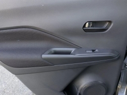 Nissan Kicks Play S FWD 2025