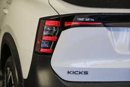 Nissan Kicks SV FWD 2026