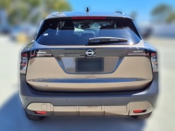 Nissan Kicks SV FWD 2026