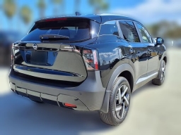 Nissan Kicks SV FWD 2026