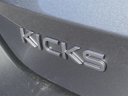Nissan Kicks SV FWD 2026