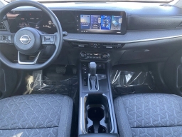 Nissan Kicks SV FWD 2026