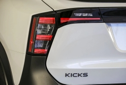 Nissan Kicks SV FWD 2026