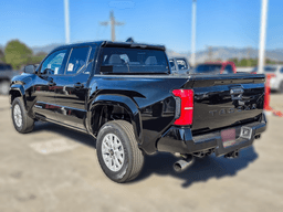 Toyota Tacoma 2WD SR5 Double Cab 5' Bed AT (Natl) 2026