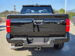 Toyota Tacoma 2WD SR5 Double Cab 5' Bed AT (Natl) 2026