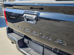 Toyota Tacoma 2WD SR5 Double Cab 5' Bed AT (Natl) 2026
