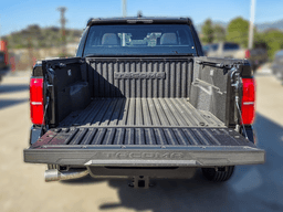 Toyota Tacoma 2WD SR5 Double Cab 5' Bed AT (Natl) 2026