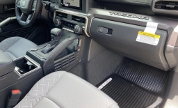Toyota Tacoma 2WD SR5 Double Cab 5' Bed AT (Natl) 2026