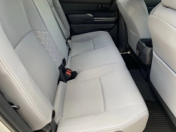 Toyota Tacoma 2WD SR5 Double Cab 5' Bed AT (Natl) 2026