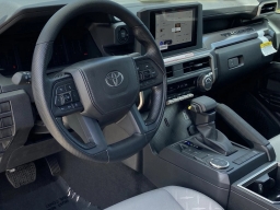 Toyota Tacoma 2WD SR5 Double Cab 5' Bed AT (Natl) 2026