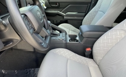 Toyota Tacoma 2WD SR5 Double Cab 5' Bed AT (Natl) 2026
