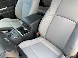 Toyota Tacoma 2WD SR5 Double Cab 5' Bed AT (Natl) 2026