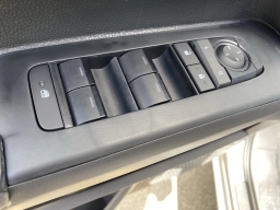 Toyota Tacoma 2WD SR5 Double Cab 5' Bed AT (Natl) 2026