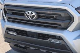 Toyota Tacoma 2WD SR5 Double Cab 5' Bed AT (Natl) 2026