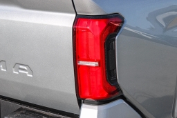 Toyota Tacoma 2WD SR5 Double Cab 5' Bed AT (Natl) 2026