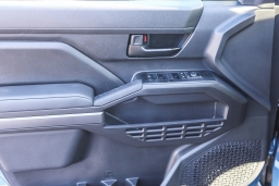 Toyota Tacoma 2WD SR5 Double Cab 5' Bed AT (Natl) 2026