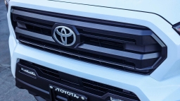 Toyota Tacoma 2WD SR5 Double Cab 5' Bed AT (Natl) 2026