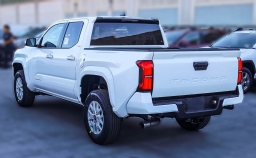 Toyota Tacoma 2WD SR5 Double Cab 5' Bed AT (Natl) 2026