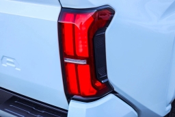 Toyota Tacoma 2WD SR5 Double Cab 5' Bed AT (Natl) 2026