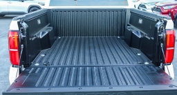 Toyota Tacoma 2WD SR5 Double Cab 5' Bed AT (Natl) 2026