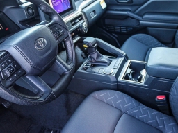 Toyota Tacoma 2WD SR5 Double Cab 5' Bed AT (Natl) 2026
