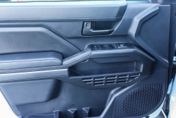Toyota Tacoma 2WD SR5 Double Cab 5' Bed AT (Natl) 2026