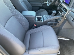 Toyota Tacoma 2WD SR5 Double Cab 6' Bed AT (Natl) 2026