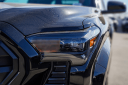 Toyota Tacoma 2WD SR5 Double Cab 5' Bed AT (Natl) 2026